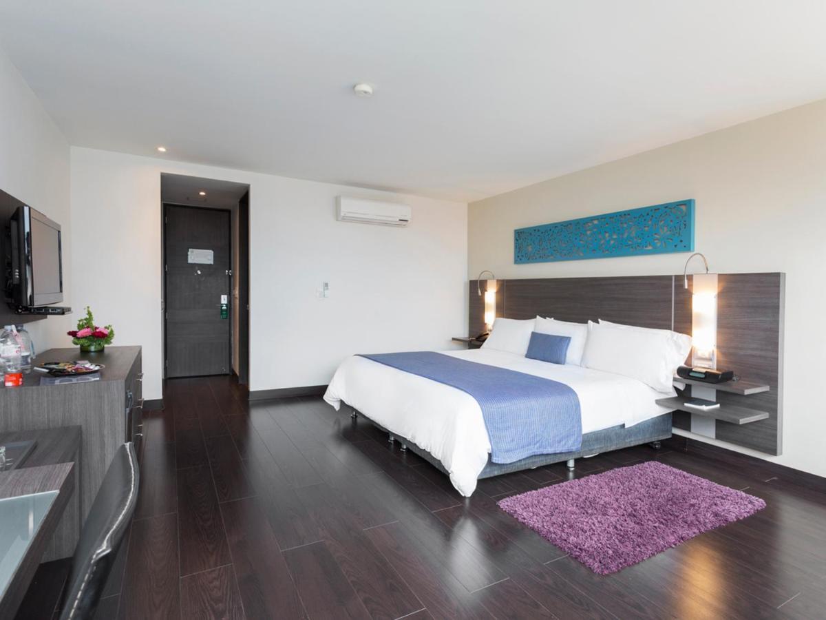 Hotel Bh El Poblado Μεντεγίν Εξωτερικό φωτογραφία